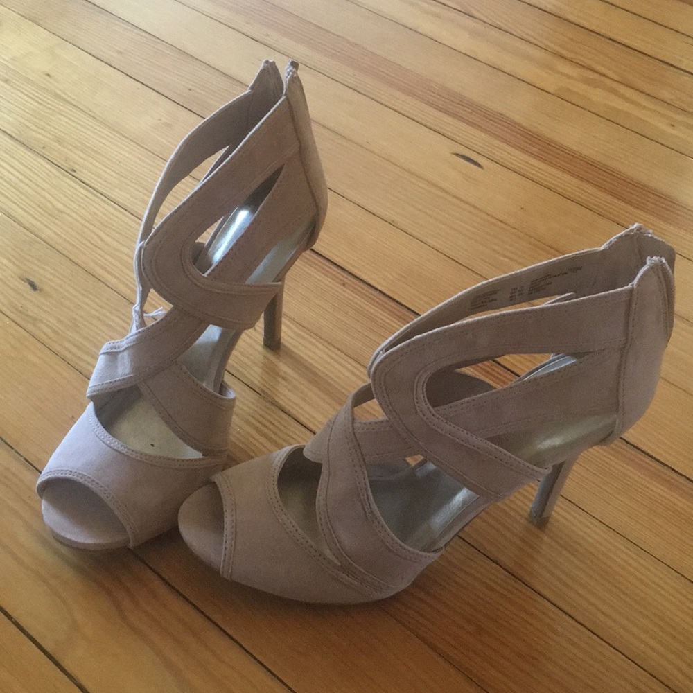 Christian Siriano tan beige suede heels